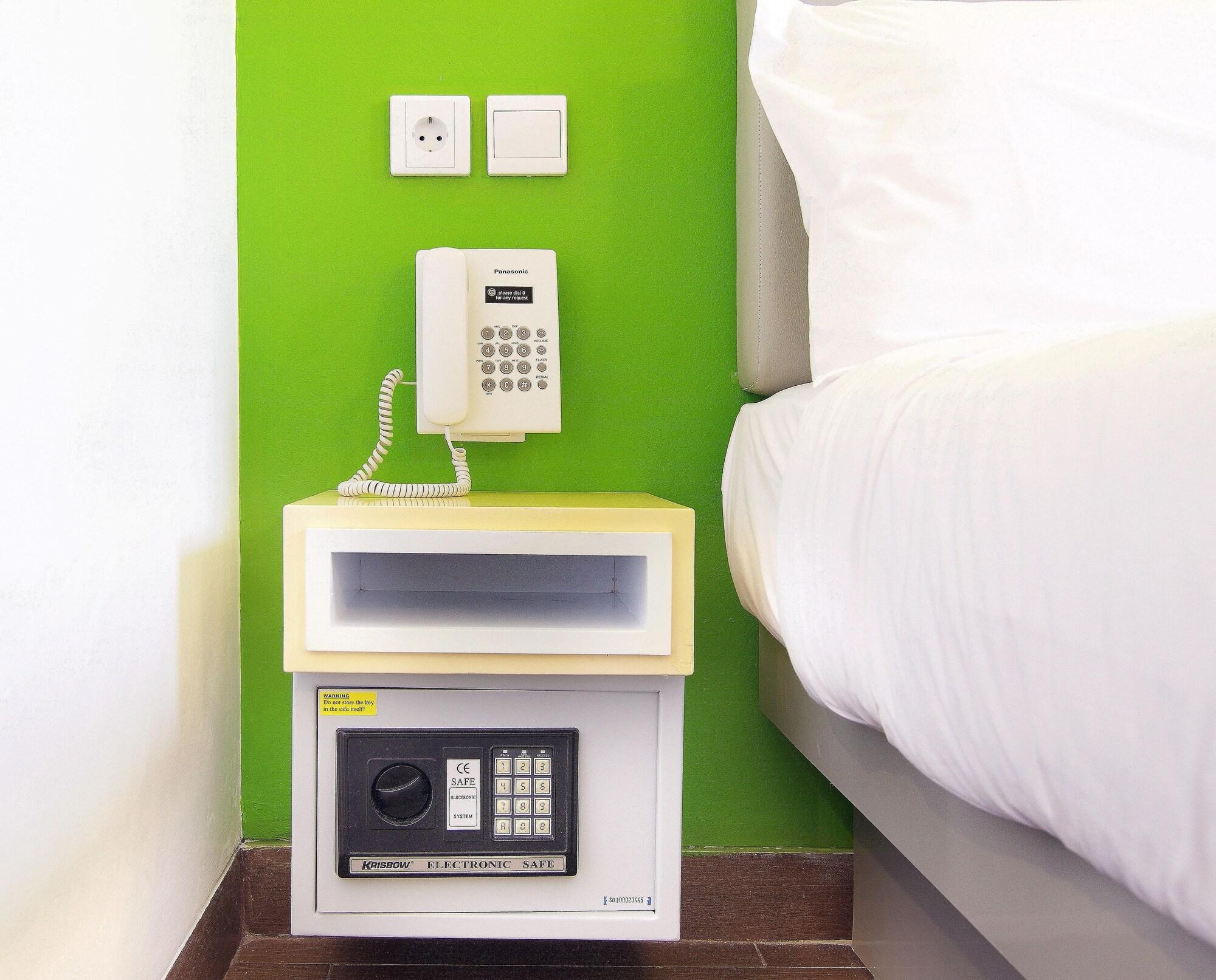 Amaris Hotel Serpong Tangerang Exterior photo