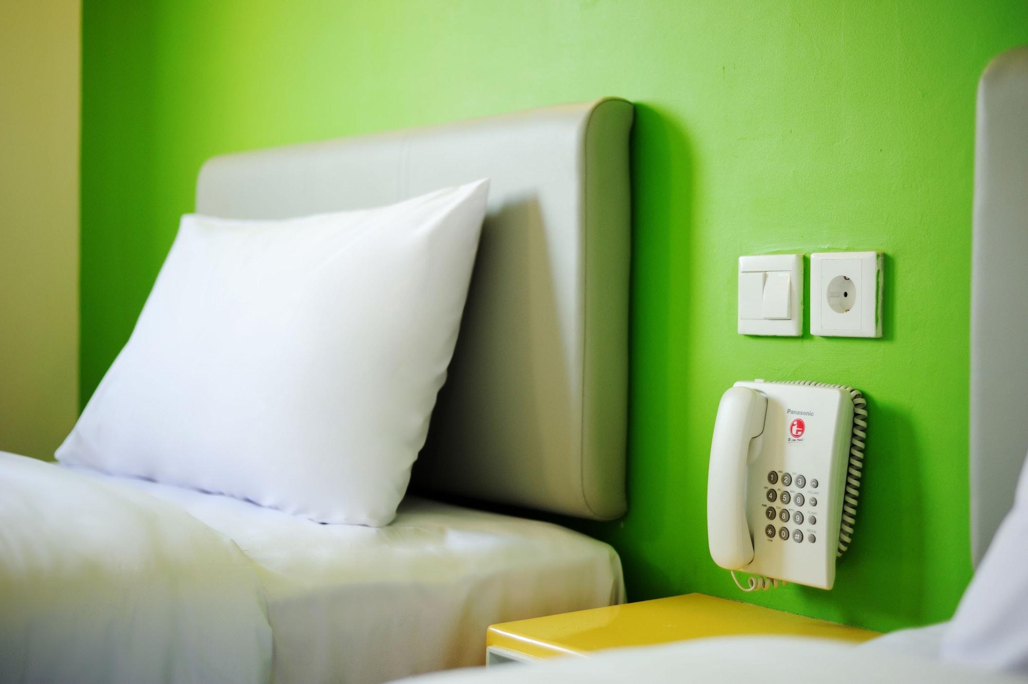 Amaris Hotel Serpong Tangerang Exterior photo