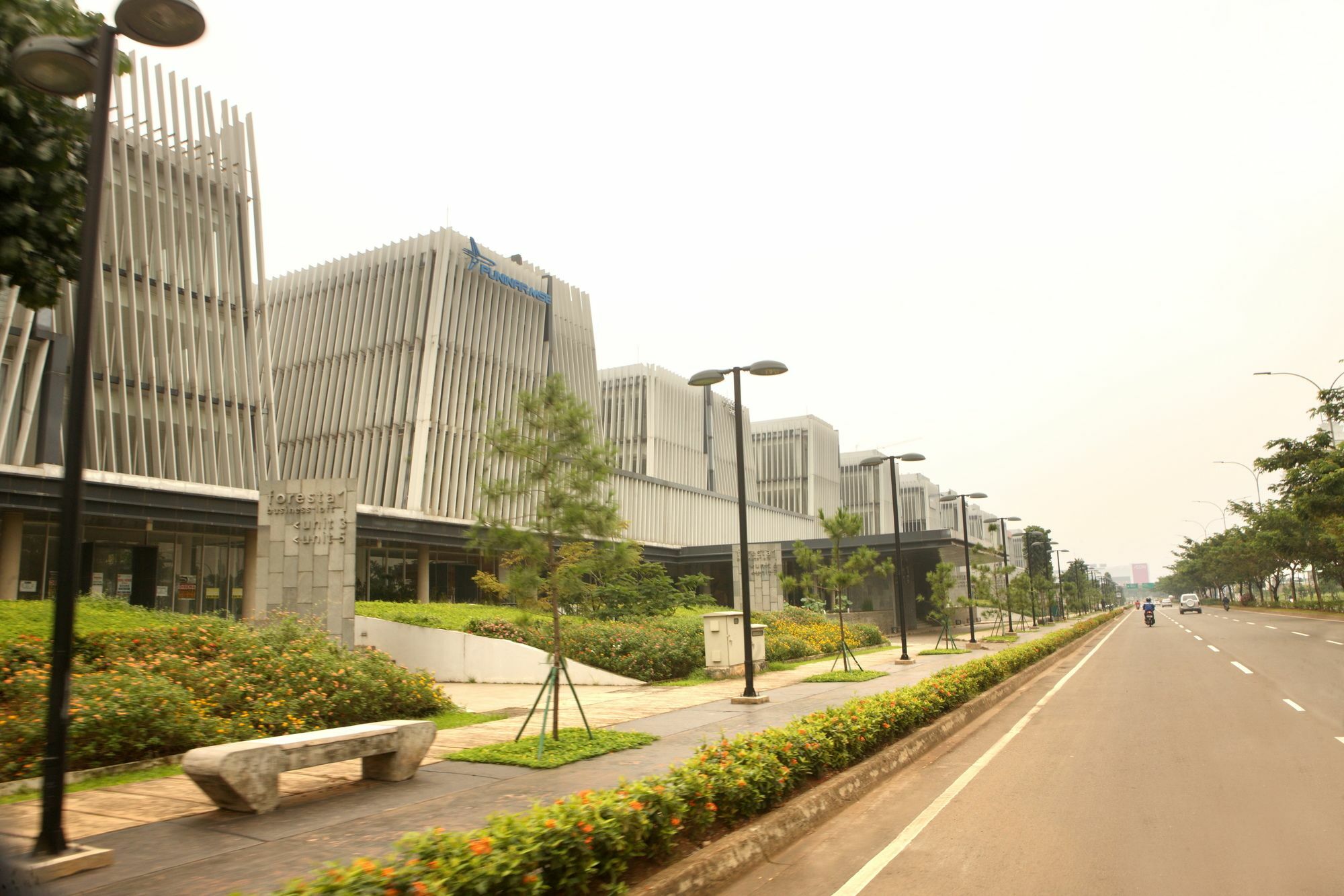 Amaris Hotel Serpong Tangerang Exterior photo